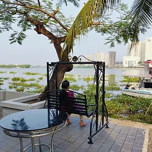 marina-lounge.kerala-hotels.net/